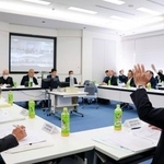 　いわき市で開かれた福島県漁連の組合長会議＝２４日午前