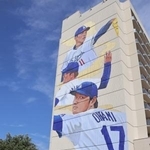 　ロサンゼルス近郊トーランスで披露された米大リーグ、ドジャース・大谷翔平選手らの壁画＝２４日（共同）