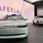 　ソニー・ホンダモビリティが公開した「ＡＦＥＥＬＡ１」（左）と、新コンセプト車＝１月、米ラスベガス（共同）