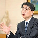 　インタビューに答えるＮＨＫの井上樹彦会長