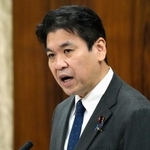 　参院文教科学委員会で答弁する松本文科相＝２６日午前