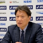 　理事会後に記者会見する日本陸連の田崎博道専務理事＝２６日、東京都新宿区