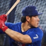 　開幕戦を翌日に控え打撃練習をするブルージェイズ・岡本＝２６日、トロント（カナディアンプレス提供・ＡＰ＝共同）