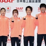 　アジア大会マラソン日本代表に内定した（左から）矢田みくに、佐藤早也伽、吉田祐也、山下一貴＝２７日、東京都渋谷区（代表撮影）