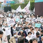 　台湾民衆党の集会に参加した人たち＝２９日、台北市（共同）