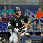 　マーリンズ戦の６回、左飛に倒れるホワイトソックス・村上＝マイアミ（共同）