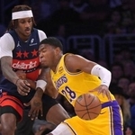 　ウィザーズ戦で切り込むレーカーズの八村塁＝３０日、ロサンゼルス（ロイター＝共同）