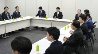 　国会内で開かれた超党派の「社会保障国民会議」の実務者会議＝６日午後