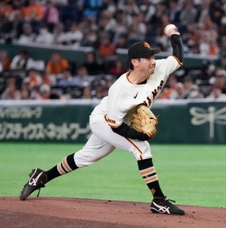 　ヤクルト戦に先発した巨人・竹丸＝東京ドーム