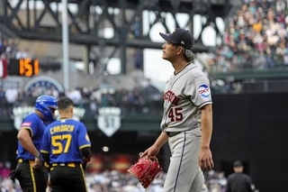 　１０日のマリナーズ戦で、一回途中降板するアストロズの今井達也＝シアトル（共同）