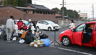 　北九州市で行われた車中泊避難の実証実験＝１月