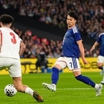 　日本-イングランド　前半、先制ゴールを決める三笘（７）＝ロンドン（共同）