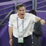 　サッカー女子アジア杯決勝のオーストラリア戦で指示を出すニールセン監督＝３月２１日、シドニー（共同）