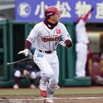 　７回楽天１死、村林が左越えに本塁打を放つ＝楽天モバイルパーク