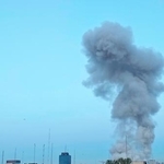 　１日、イランの首都テヘランで立ち上る煙（ゲッティ＝共同）