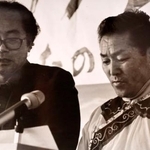 　田中了さん（左）とダーヒンニェニ・ゲンダーヌさん＝１９７８年２月、北海道網走市（石戸谷史さん提供）