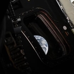 　宇宙船オリオンの窓から船長のリード・ワイズマン飛行士が撮影した地球の画像（ＮＡＳＡ提供・共同）