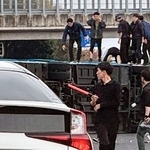 　茨城県・常磐自動車道の友部ジャンクション付近で横転した奈良県警機動隊のバス＝５日午後