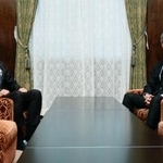 　会談に臨む自民党の磯崎参院国対委員長（右）と立憲民主党の斎藤国対委員長＝６日午後、国会