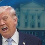 　６日、ホワイトハウスで記者会見するトランプ米大統領＝ワシントン（ゲッティ＝共同）