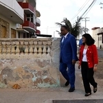 　キューバの首都ハバナを訪れた米民主党のジャヤパル議員（右）とジャクソン議員＝４日（ロイター＝共同）