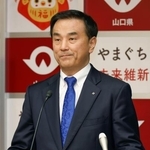 　山口県庁で記者会見する村岡嗣政知事＝７日午前