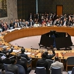 　７日、ニューヨークの国連本部で、ホルムズ海峡の通航確保を巡る決議案を採決する安全保障理事会（共同）