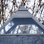 　福岡県八女市の「平和の塔」にともる広島原爆の「残り火」