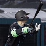 　６回日本ハム無死一、二塁、清宮幸が左中間に３ランを放つ＝楽天モバイルパーク