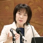 　広島県庁で記者会見する横田美香知事＝１０日午後