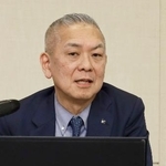 　記者会見する近鉄百貨店の梶間隆弘社長＝１０日午後、大阪市