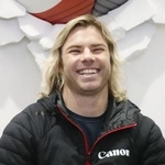 　横浜に加入した際、取材に応じたファフ・デクラーク＝２０２２年１２月