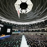 　東京都千代田区の日本武道館で開かれた東大の入学式＝１３日午前