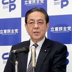 　記者会見する立憲民主党の水岡代表＝１３日午前、国会