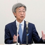 　グループ設立で記者会見する自民党の石井準一参院幹事長＝１５日午後、国会