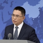 　記者会見する中国国務院台湾事務弁公室の陳斌華報道官＝１５日、北京（共同）