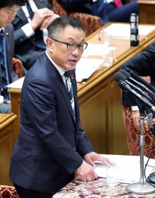 　衆院予算委で質問する中島克仁氏（立憲民主党・無所属）