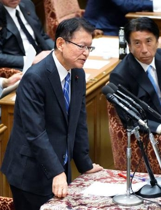 　衆院予算委で質問する長妻昭氏（立憲民主党・無所属）