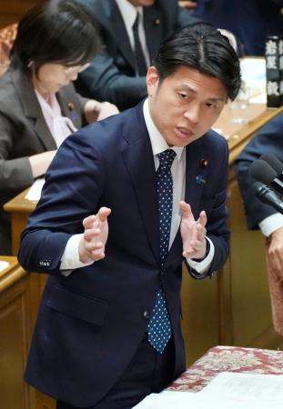 　衆院予算委で質問する公明党の中野洋昌氏＝１１日午後