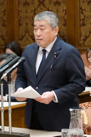 　参院予算委で質問する伊勢崎賢治氏（れいわ新選組）