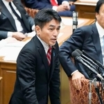 　衆院予算委で質問する黒岩宇洋氏（立憲民主党・無所属）