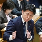 　衆院予算委で質問する公明党の中野洋昌氏＝１１日午後