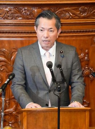 　衆院本会議で代表質問する山川仁氏（れいわ新選組）