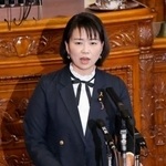 　参院本会議で代表質問する伊藤孝恵氏（国民民主党・新緑風会）