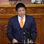 　参院本会議で代表質問する神谷宗幣氏（参政党）