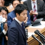 　衆院予算委で質問する藤田文武氏（日本維新の会）