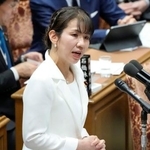 　衆院予算委で質問する豊田真由子氏（参政党）