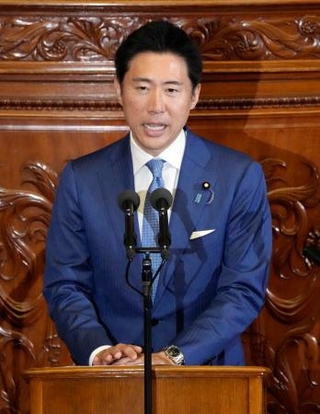 　衆院本会議で代表質問する塩崎彰久氏（自民党・無所属の会）
