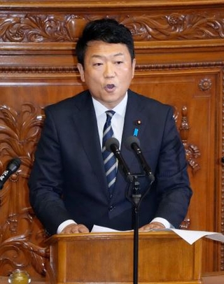 　衆院本会議で代表質問する田中健氏（国民民主党・無所属クラブ）