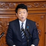 　衆院本会議で代表質問する田中健氏（国民民主党・無所属クラブ）